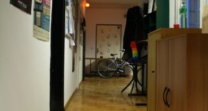 Hodnik kroz koji putuju ljudi