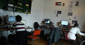 Radna atmosfera mladolikih žurnalista